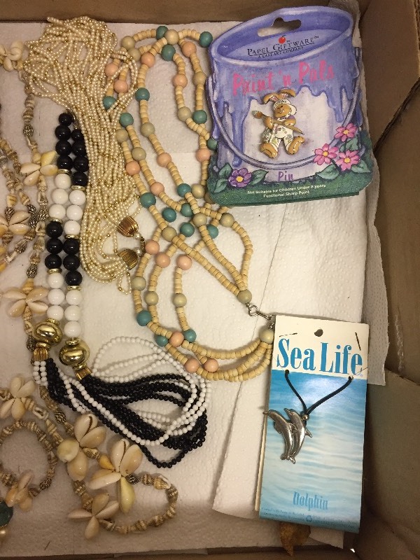 lot 119 image: Costume Jewelry - Necklaces & more