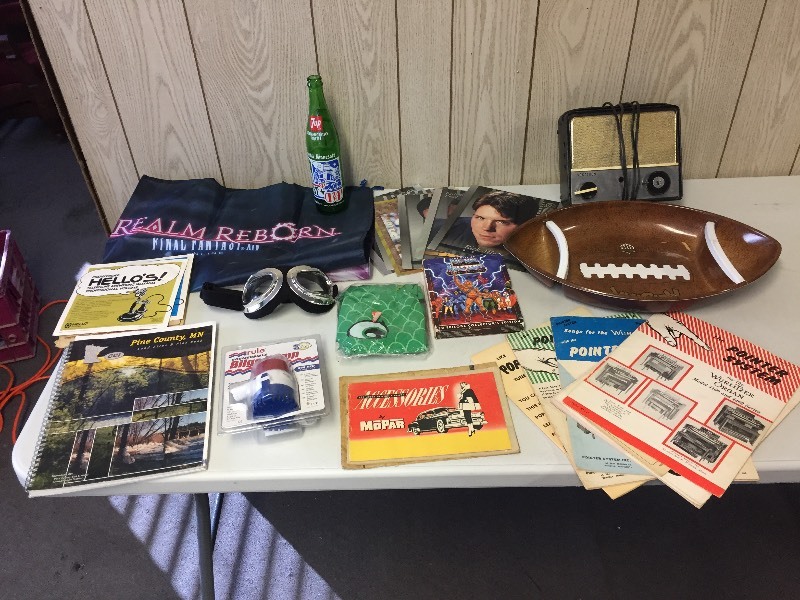 lot 123 image: Collectibles Lot