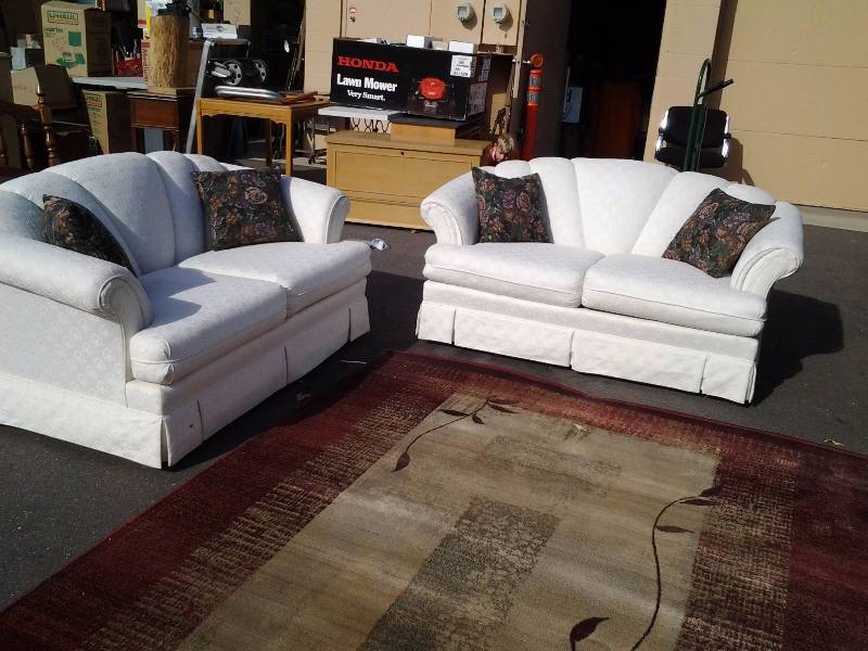 2-Cotton Love Seats (66 Inch) From Slumberland With 4-Accent Pillows