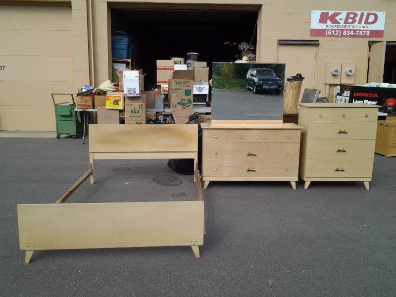 4 Piece Blonde Bedroom Set