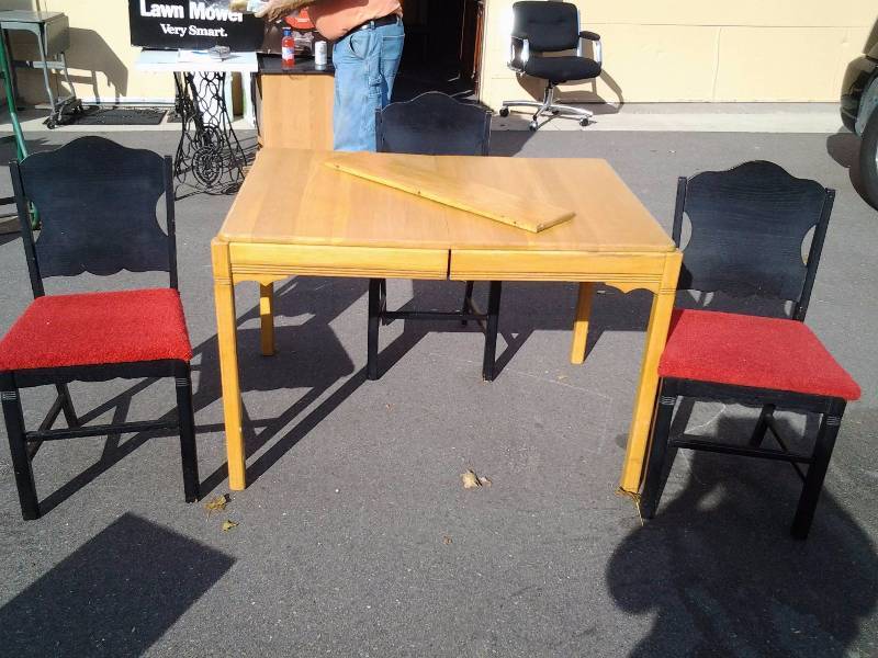 Wood Dinette Table With 1-Leaf & 3-Chairs
