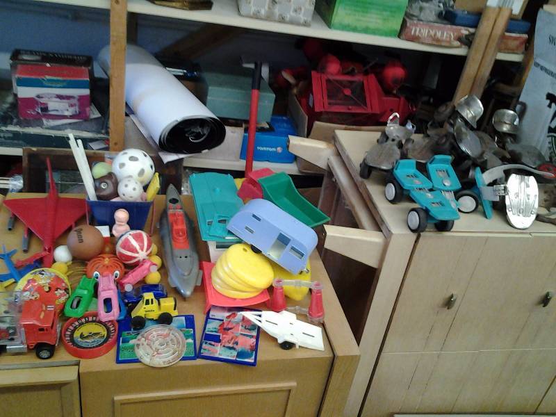 Lot Of Vintage Toys Tootsie Toys Camper, Souvenirs, Steel Wheel Roller Skates & Key