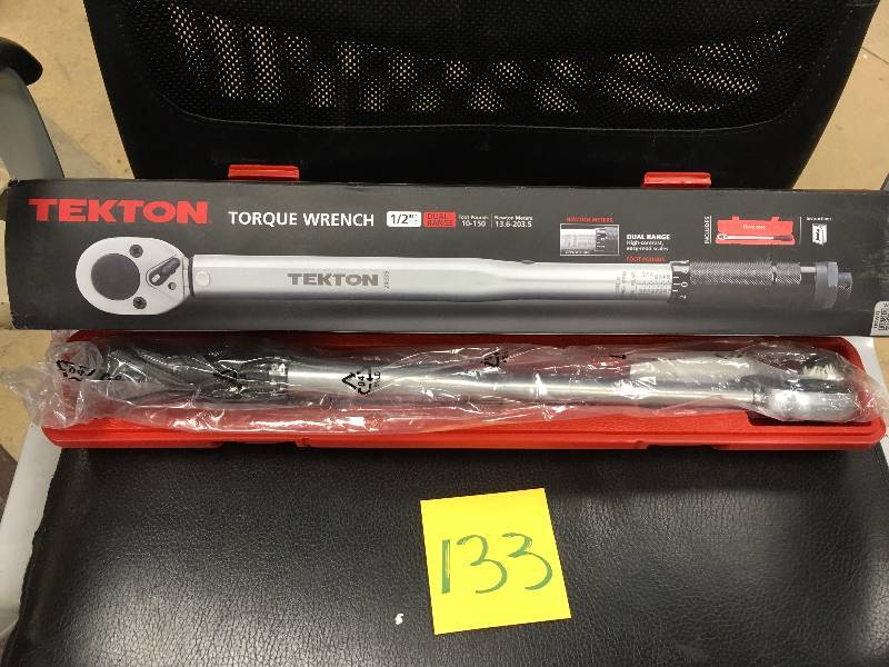 lot 133 image: Tekton 12in drive click 10ft- lbs to 150ft-lb torque wrench new