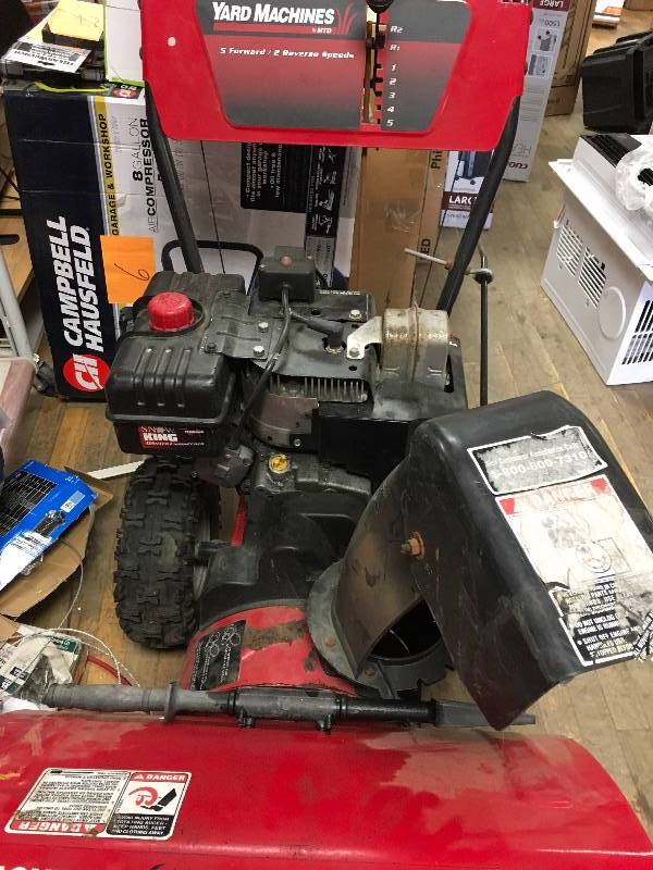 lot 16 image: Yard Machine snow blower 24 8HP used in working condition