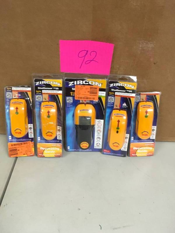 lot 92 image: Lot of assorted zircon stud sensors