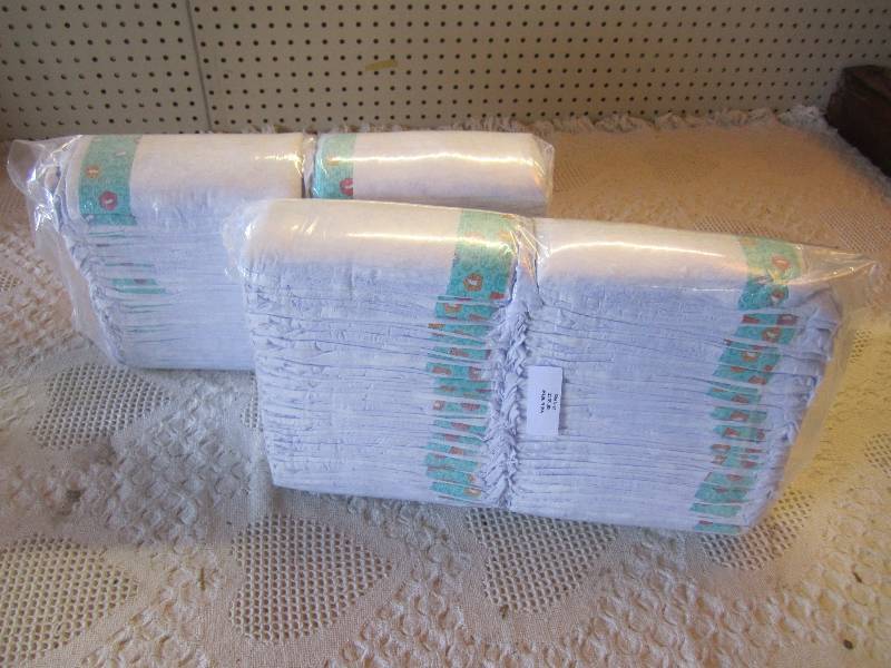 lot 85 image: Lot of 100 Size Large Diapers 21-35...