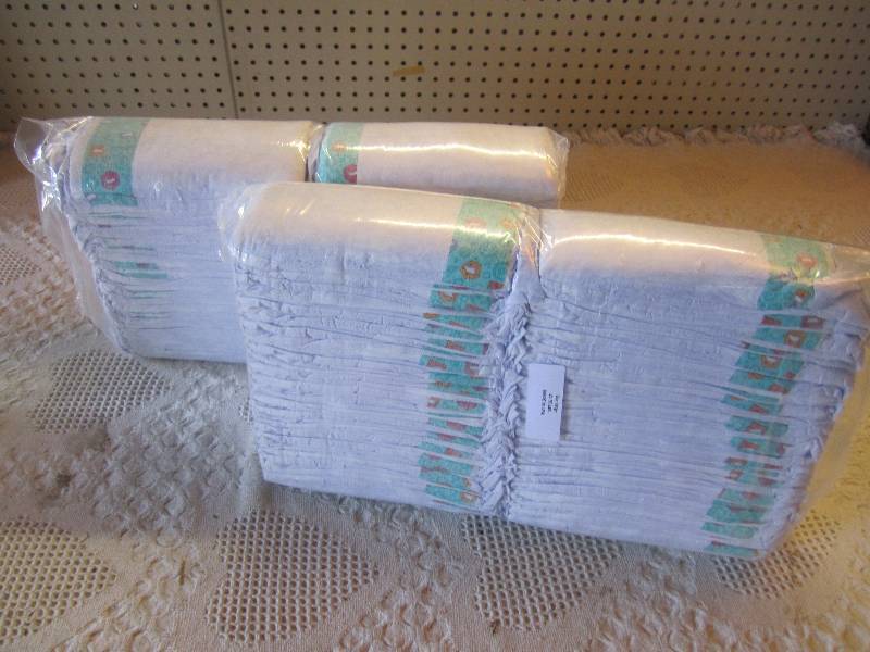lot 86 image: Lot of 100 Size Large Diapers 21-35...