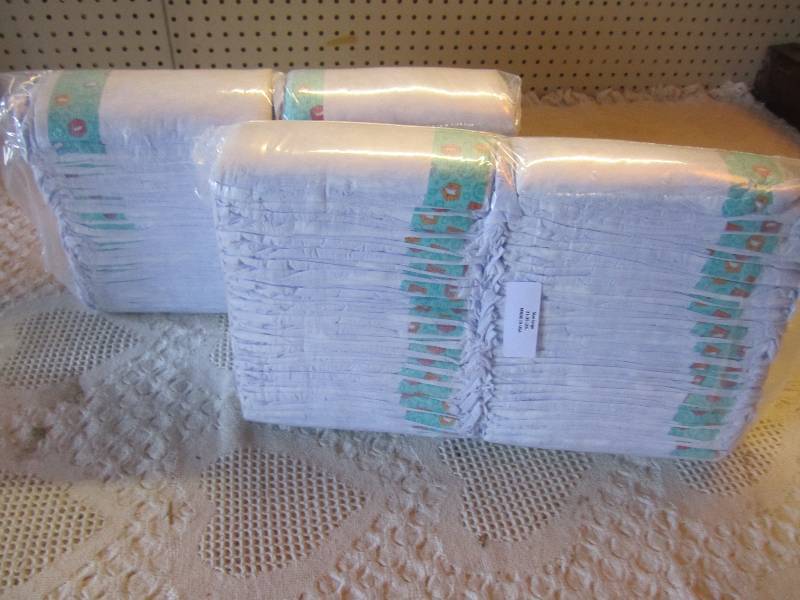 lot 87 image: Lot of 100 Size Large Diapers 21-35...