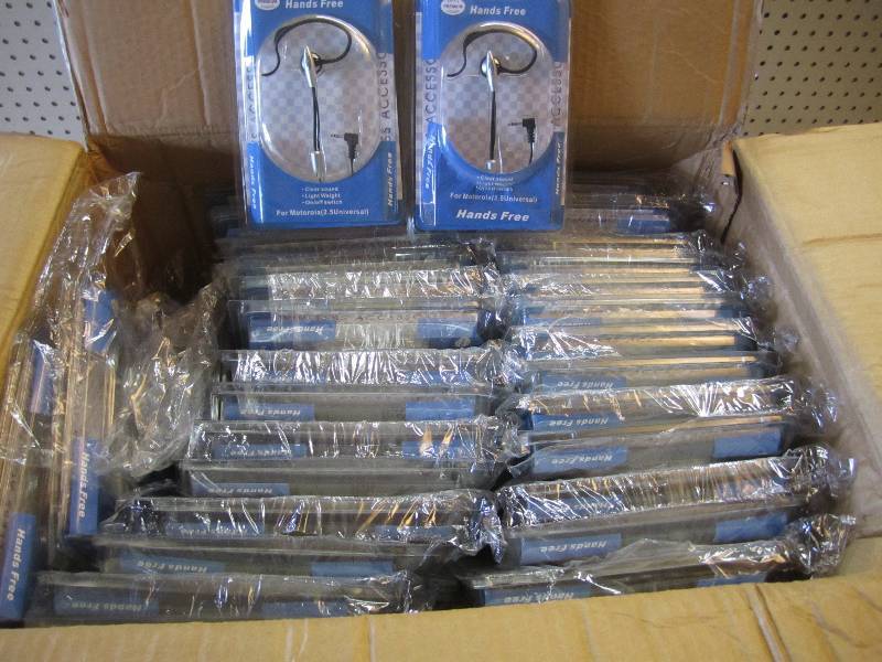 lot 96 image: Case of 100 Universal Hands Fee Hea...