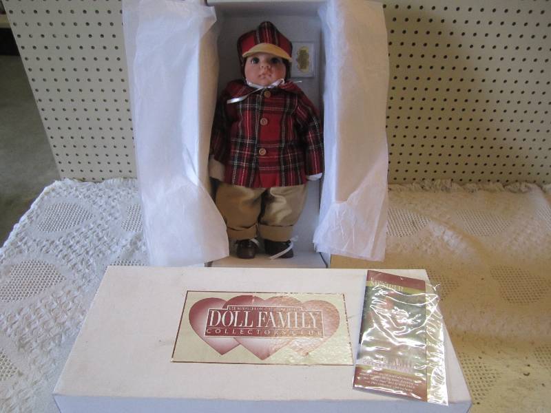 lot 99 image: Lee Middleton Doll Family Collector...