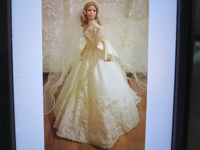 lot 100 image: The Ashton Drake Galleries Melody P...