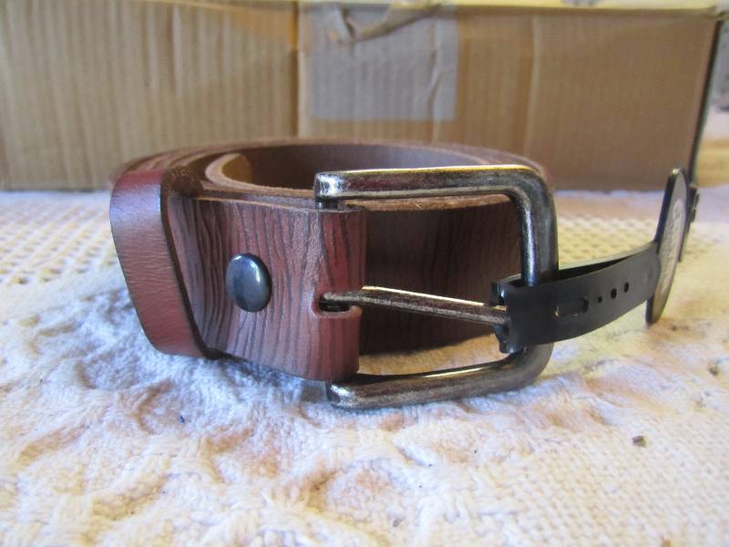 lot 110 image: Case of 12 Canyon Outback Leather B...