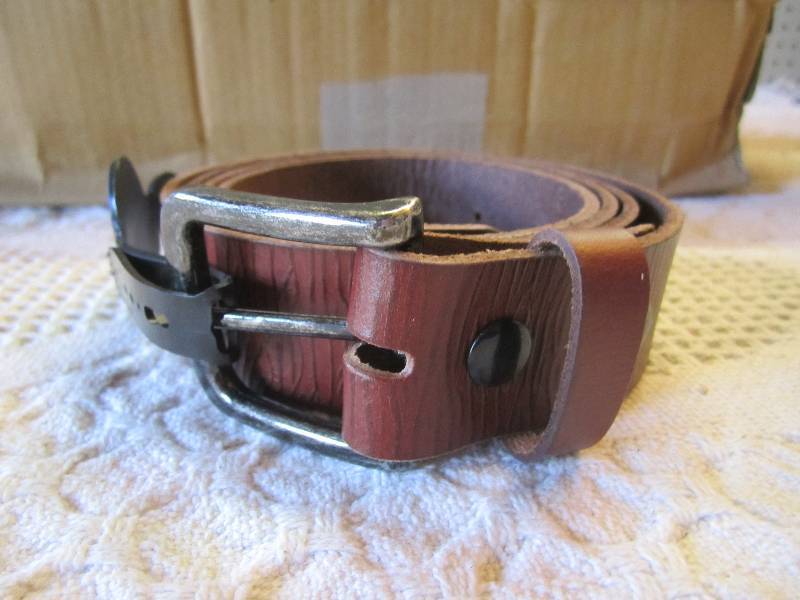 lot 111 image: Case of 12 Canyon Outback Leather B...