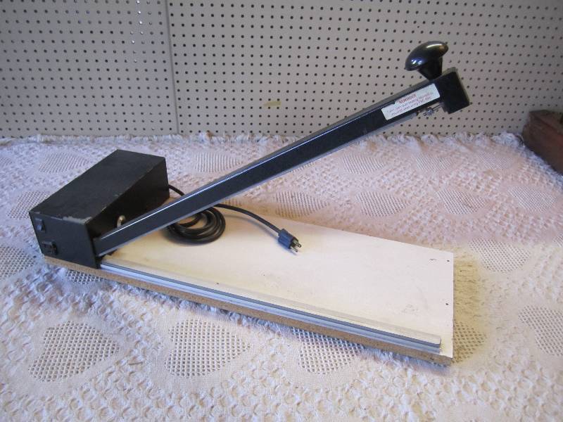 lot 130 image: Tabletop Hand Heat Sealing Machine ...