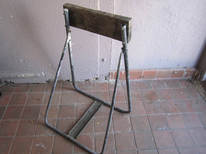lot 148 image: Outboard Boat Motor Stand 35.75 ta...