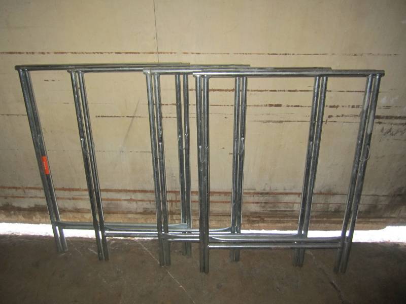 lot 152 image: Lot of 4 Folding Portable Table Leg...