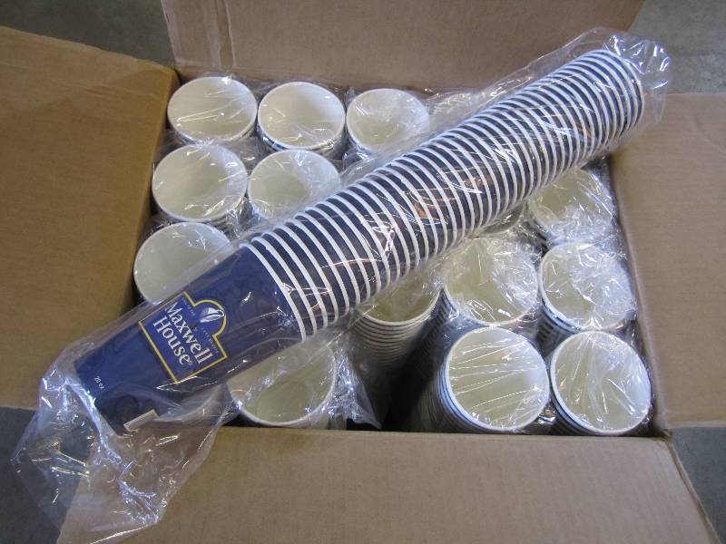 lot 180 image: Case of 800 To-Go 20 oz Hot Cups 20...