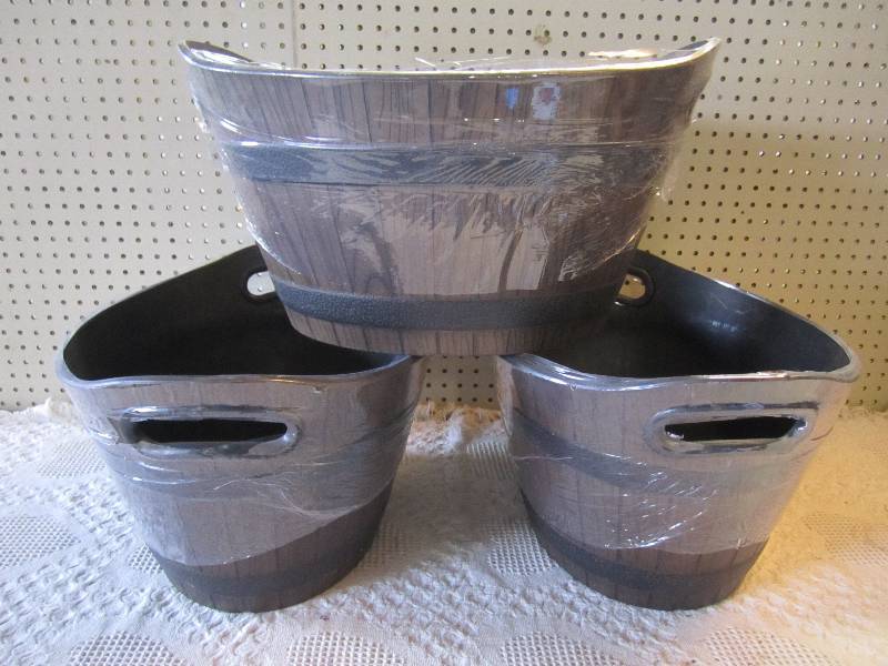 lot 199 image: Lot of 3 - 22 HDR Whiskey Barrel B...