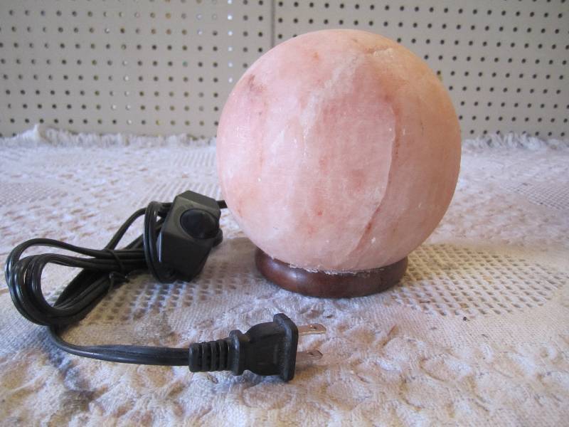 lot 202 image: Essence of Himalaya 6 Salt Lamp Op...