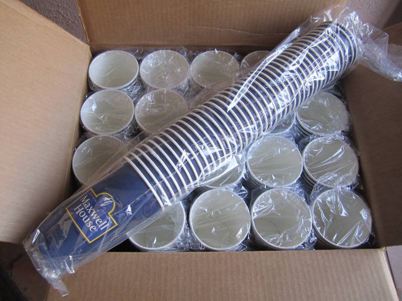lot 209 image: Case of 800 To-Go 20 oz Hot Cups 20...