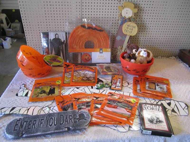 lot 221 image: Large Halloween Lot See Photos...