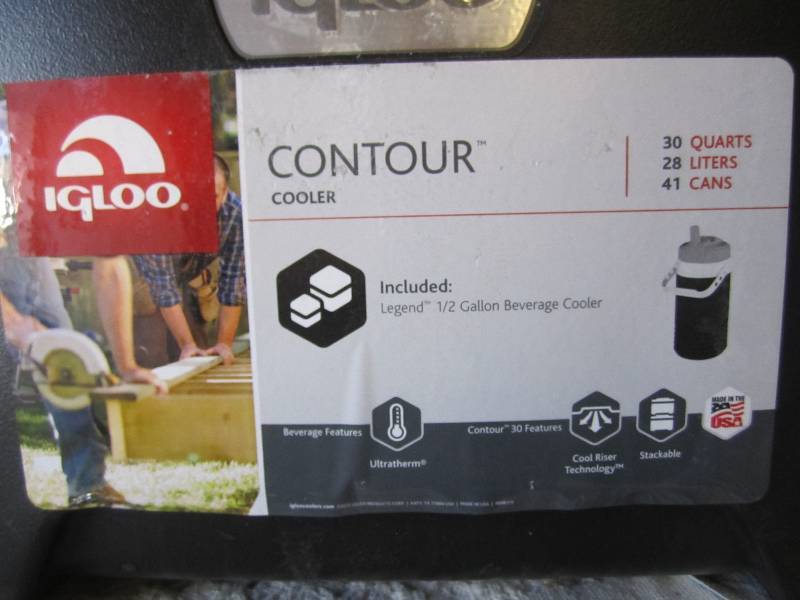 lot 229 image: Igloo Contour 30 Quart Cooler with ...