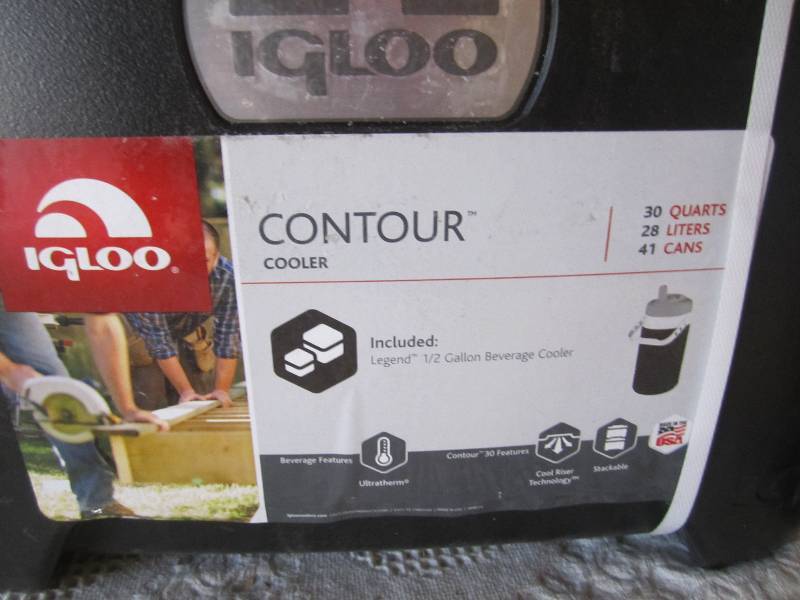 lot 230 image: Igloo Contour 30 Quart Cooler with ...