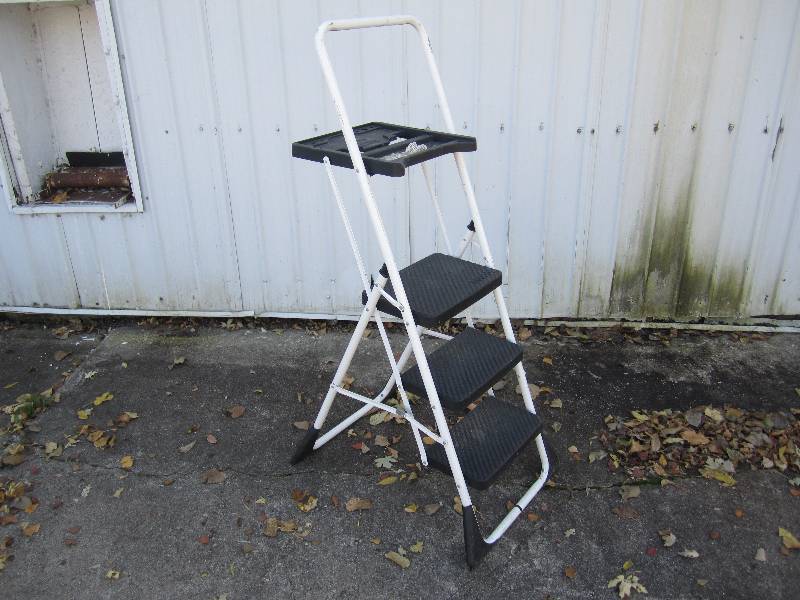 lot 233 image: Floding 3-Step Ladder 54 high over...