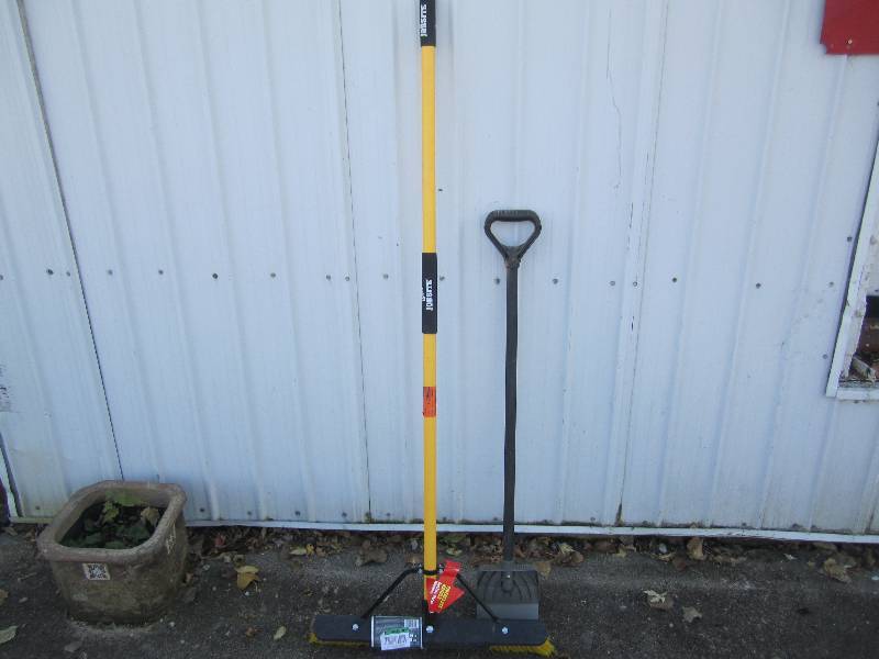lot 235 image: Quickie Jobsite Multi-Surface with ...