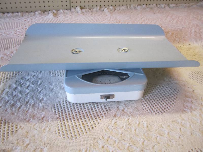 lot 242 image: Vintage Borg Infant Scale Seems to ...
