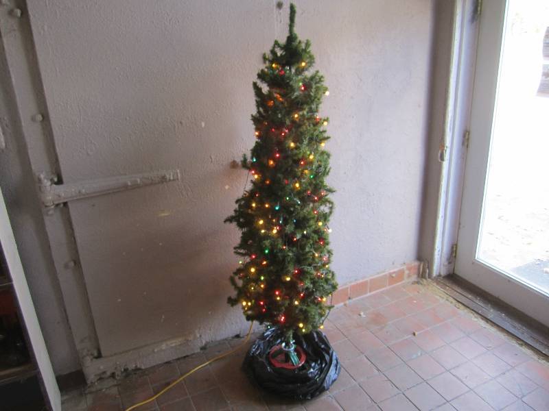 lot 255 image: 6 foot Chrismas Tree with Lights an...