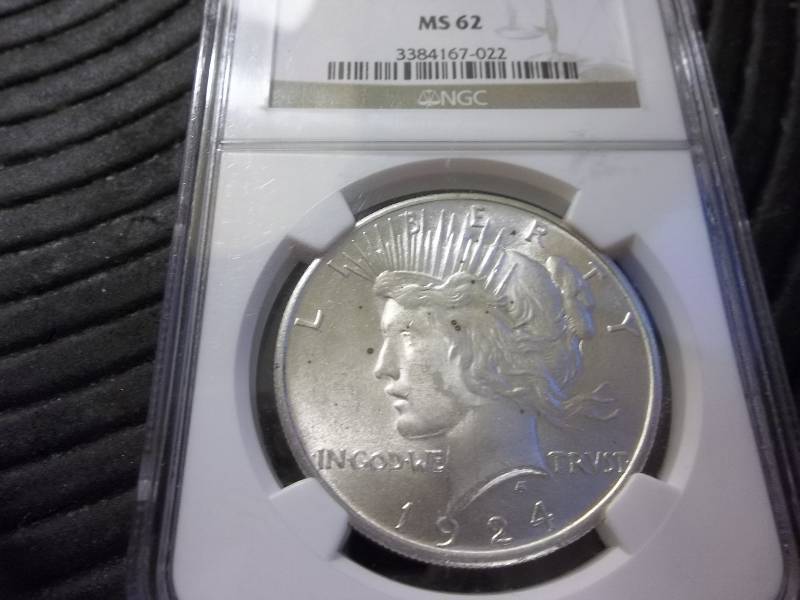 lot 34 image: 1924 Peace Silver Dollar