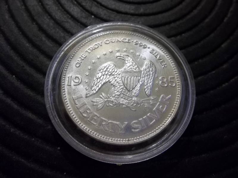 lot 54 image: Liberty Silver Dollar Commemorative .999 Fine One Troy Oz.