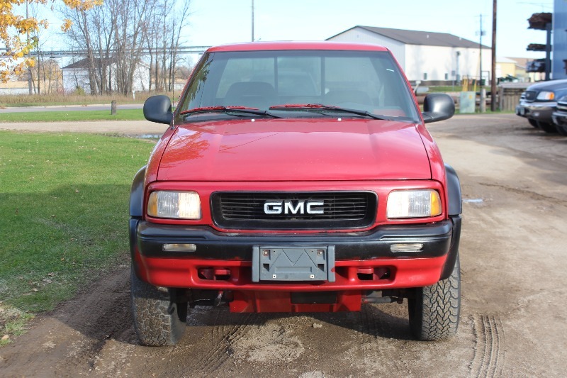 lot 1926 image: 1997 GMC Sonoma SLS 4x4