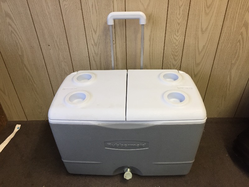 Rubbermaid Cooler Handles & Wheels 50 Quart 2A92 Steven Tyler