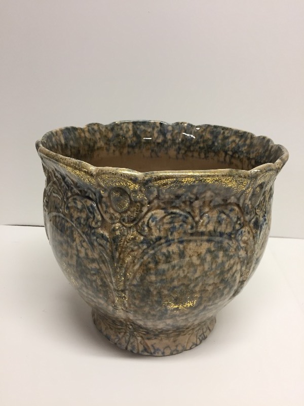 lot 8 image: Roseville Cornelian Vase Spongeware