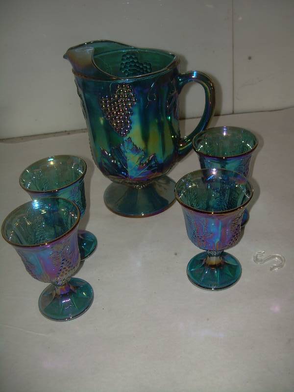 4 GOBLETS 1 PITCHER CARNEVELL GLASS