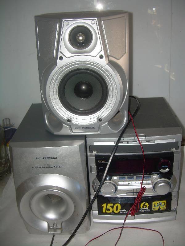 PHILLIPS CASSETTE PLAYER AND 2 SUB WOOFERS
