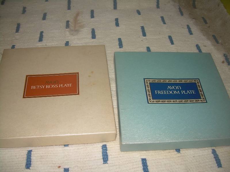 COLLECTIBLE BETSY ROSS PLATE AND FREEDOM PLATE