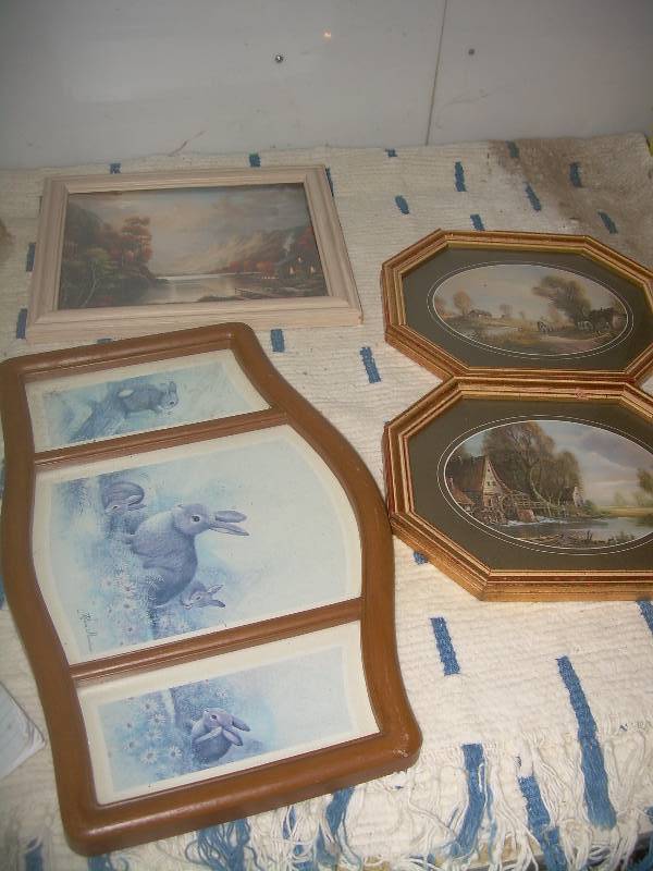 4 PICTURES