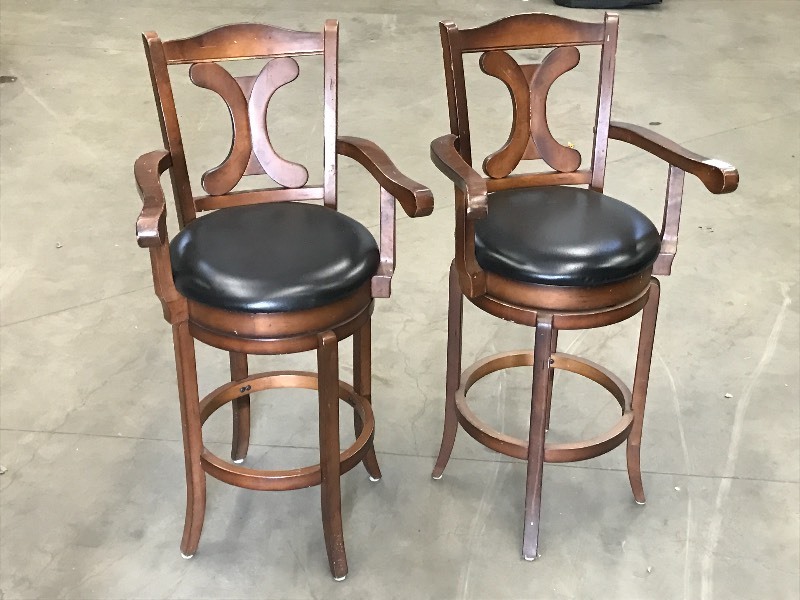 lot 31 image: (2) Bar Stools