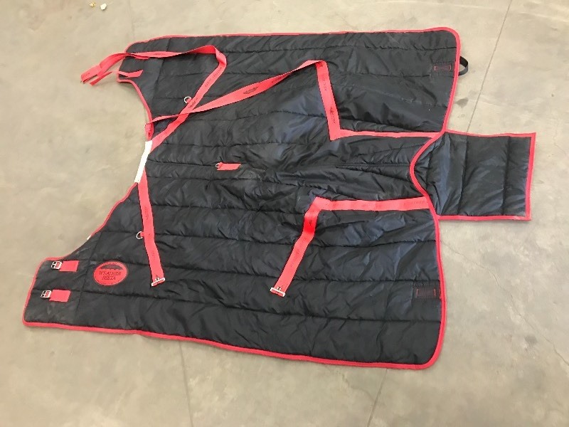 lot 34 image: Cold Weather Horse Blanket