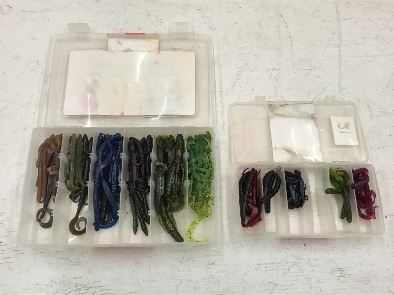 lot 21 image: (2) Fishing Kits