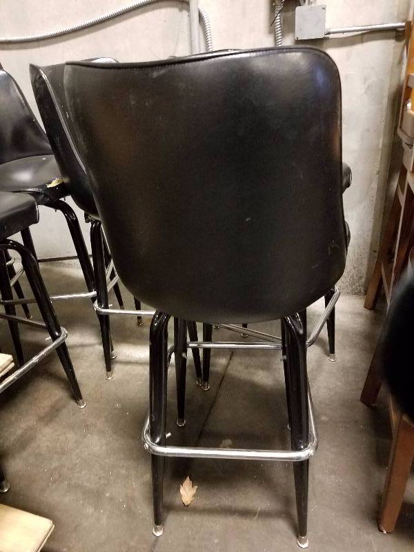 lot 7 image: Bar Stool Leather Chair