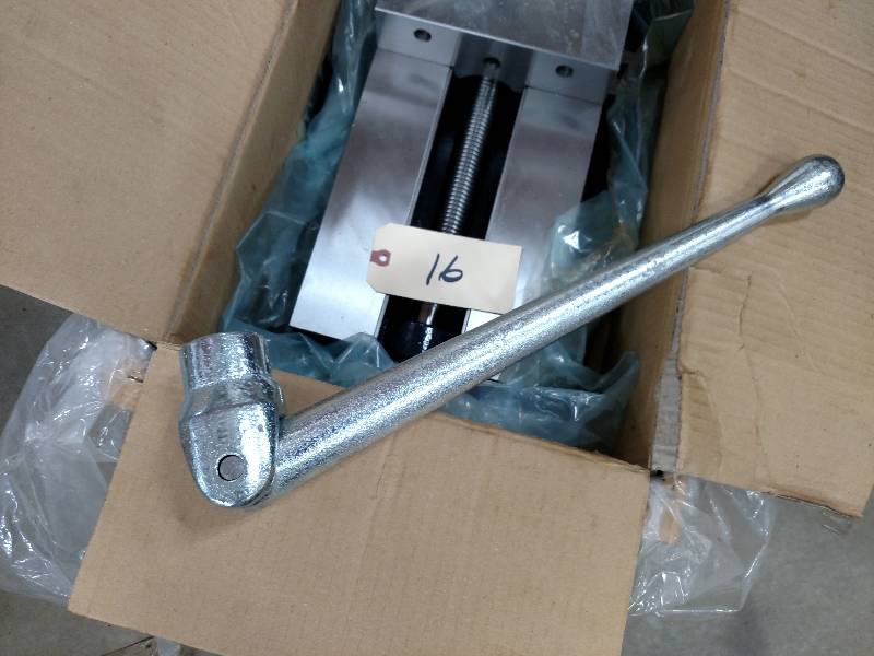 lot 16 image: Parlec PWS-8110 8 Machine Vise, 11...