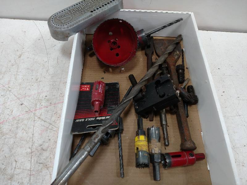 lot 222 image: Asstd Tools...