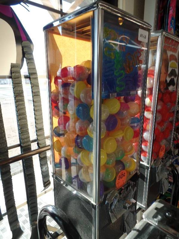 5 Spot Vending Machine Filled with Product.
