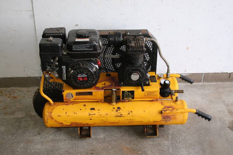 lot 9 image: Air Compressor