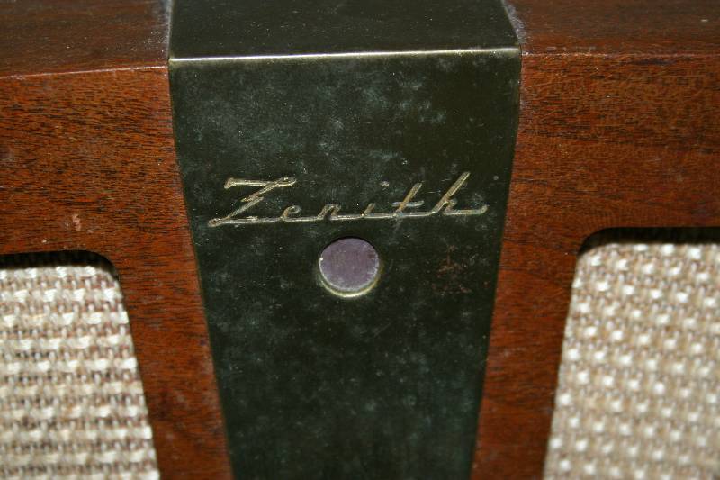 lot 16 image: Vintage Radio