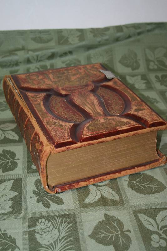 lot 22 image: Antique Bible